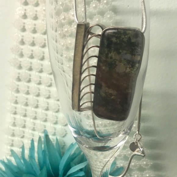 8/$25 💐🌺🌸stone face necklace - Picture 2 of 2